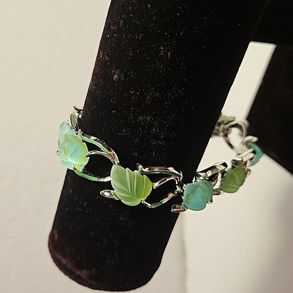 Star Jewelry - STAR Brand Grey Green Frosted Leaf Lucite & Enamel Silvertone 7" Bracelet